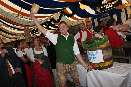 Anstich  durch den Ersten Bürgermeister Christoph Böck am 107.06.2019 (©Foto: Martin Schmitz)